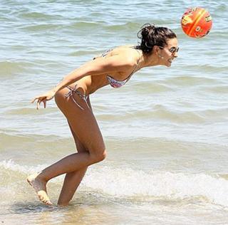 Laura Barriales feet photo thumbnail