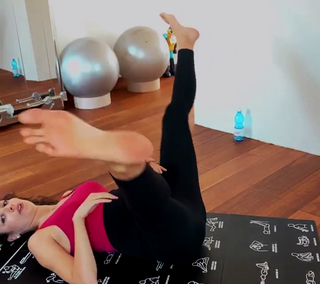 Laura Barriales feet photo thumbnail
