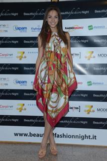 Laura Barriales feet photo thumbnail