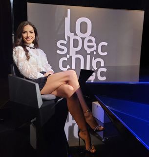 Laura Barriales feet photo thumbnail