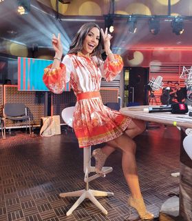 Laura Barriales feet photo thumbnail