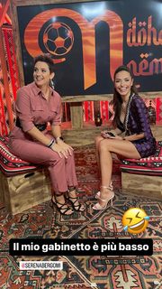 Laura Barriales feet photo thumbnail