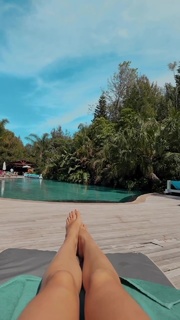 Laura Barriales feet photo thumbnail