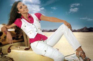 Laura Barriales feet photo thumbnail