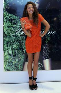 Laura Barriales feet photo thumbnail