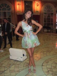 Laura Barriales feet photo thumbnail