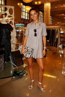 Laura Barriales feet photo thumbnail