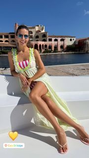 Laura Barriales feet photo thumbnail