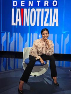 Laura Barriales feet photo 10