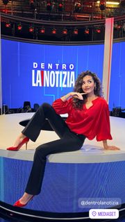 Laura Barriales feet photo 3