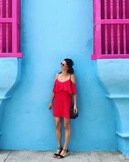 Laura Bassett feet photo thumbnail