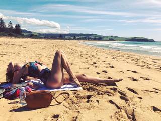 Laura Bassett feet photo thumbnail