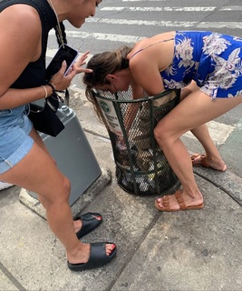 Laura Bassett feet photo thumbnail