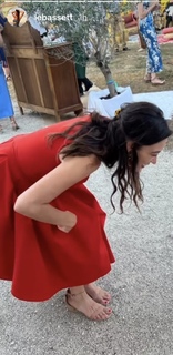 Laura Bassett feet photo thumbnail