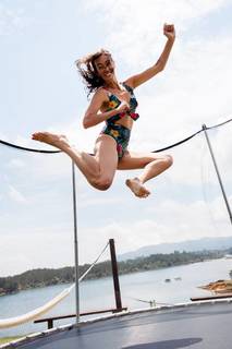 Laura Bassett feet photo thumbnail