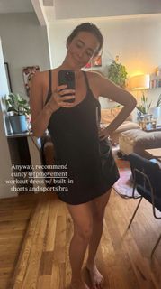 Laura Bassett feet photo thumbnail