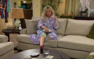 Laura Bell Bundy feet photo thumbnail