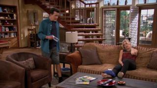 Laura Bell Bundy feet photo thumbnail