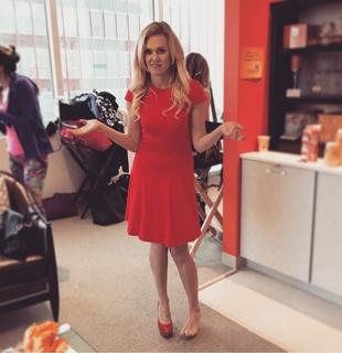 Laura Bell Bundy feet photo thumbnail