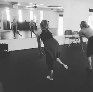 Laura Bell Bundy feet photo thumbnail