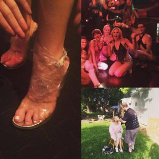 Laura Bell Bundy feet photo thumbnail