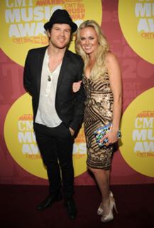 Laura Bell Bundy feet photo thumbnail