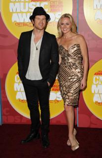 Laura Bell Bundy feet photo thumbnail