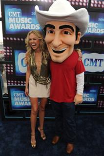 Laura Bell Bundy feet photo thumbnail