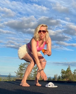 Laura Birn feet photo 11