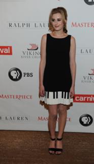 Laura Carmichael feet photo 3