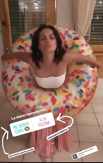 Laura Carmine feet photo 9