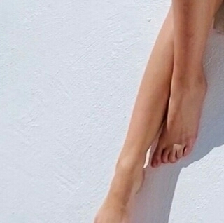 Laura Carmine feet photo 3