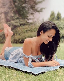 Laura Carmine feet photo 11