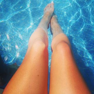 Laura Carter feet photo 3