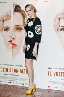 Laura Chiatti feet photo 13