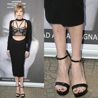Laura Chiatti feet photo 3