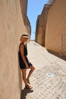 Laura Cosoi feet photo 1
