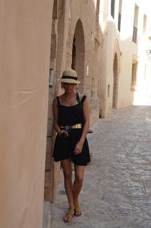 Laura Cosoi feet photo 19