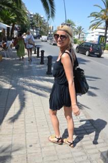 Laura Cosoi feet photo 18