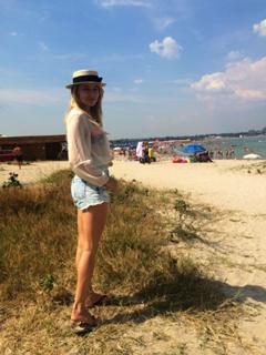 Laura Cosoi feet photo 16
