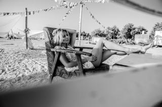 Laura Cosoi feet photo 3