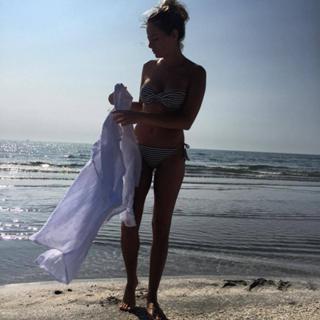 Laura Cosoi feet photo 18