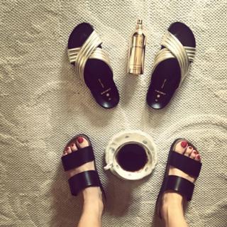 Laura Cosoi feet photo 12
