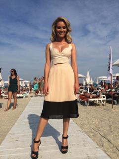 Laura Cosoi feet photo 12