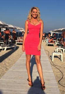 Laura Cosoi feet photo 7