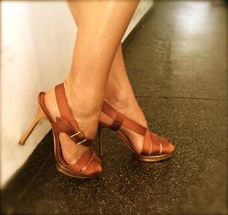 Laura Cosoi feet photo 3