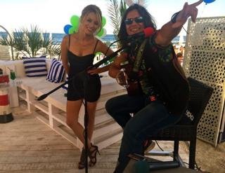 Laura Cosoi feet photo 19