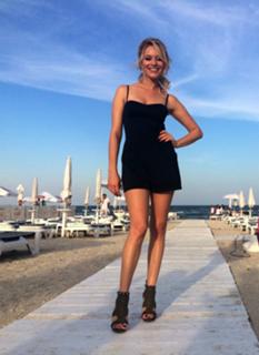 Laura Cosoi feet photo 18