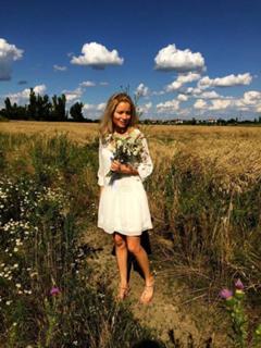 Laura Cosoi feet photo 6