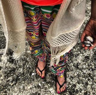 Laura Cosoi feet photo 4